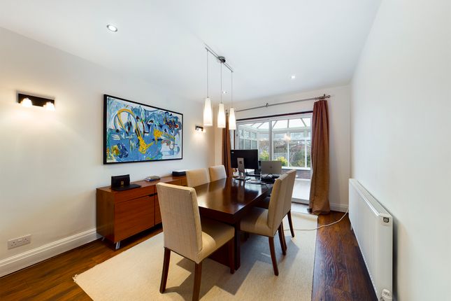 11, Windsor Close, Harrow photo 3