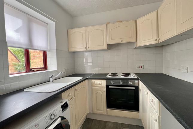 10, Gander Close, Corby photo 4