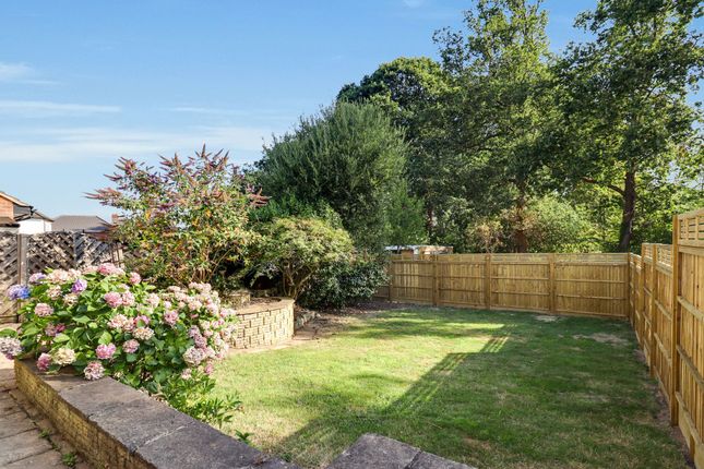 7,, Melbury Close, Esher photo 4