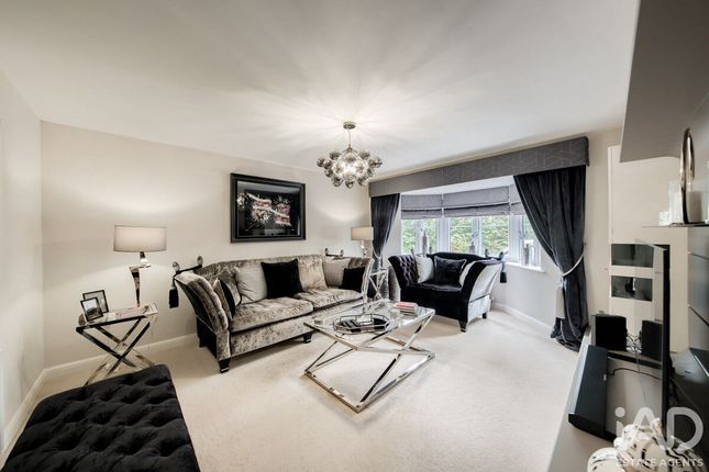 10, Long Acre Drive, Warwickire photo 3