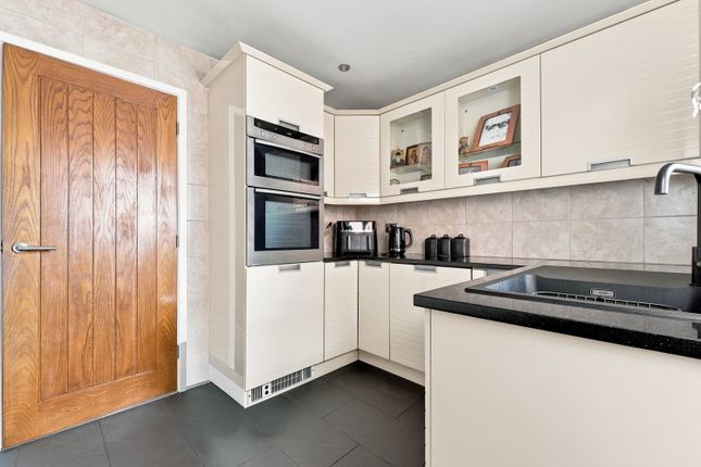 16, Balmer Rise, Rotherham photo 3