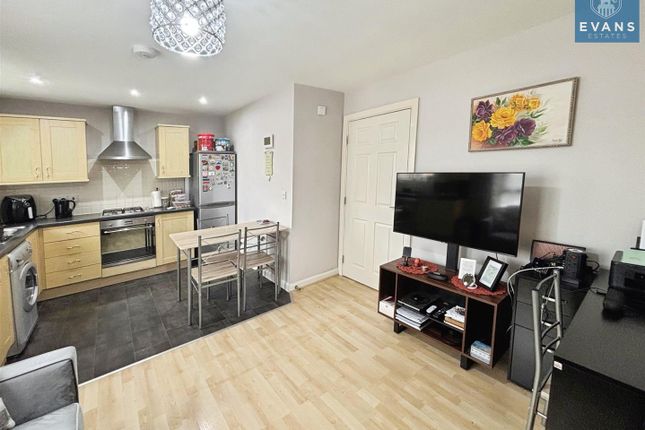 Flat 6, Dickenson Court, Coventry photo 4