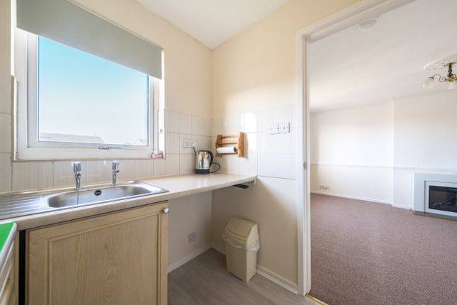 9, Hunters Way, Sheffield photo 4