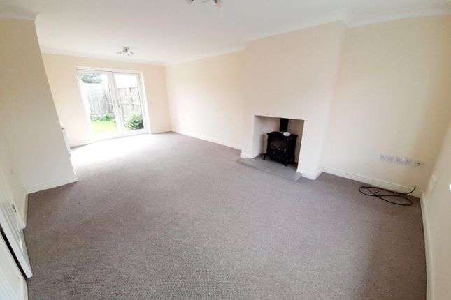 Bungalow to rent in Briar Close, High Street, Elkesley