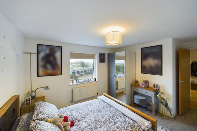 Flat for sale in Harbour Avenue, Plymouth