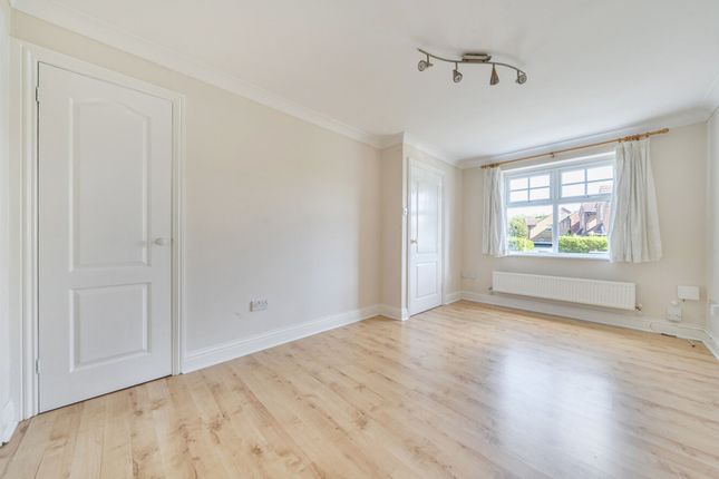 23 Forsythia Close, Havant photo 4