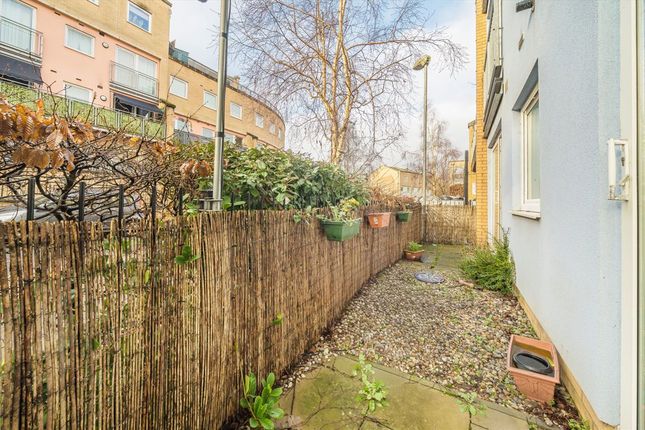 221, Wooldridge Close, Feltham photo 4