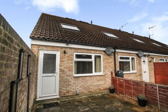 Thumbnail Bungalow to rent in Crop Common, Hatfield, Hertfordshire