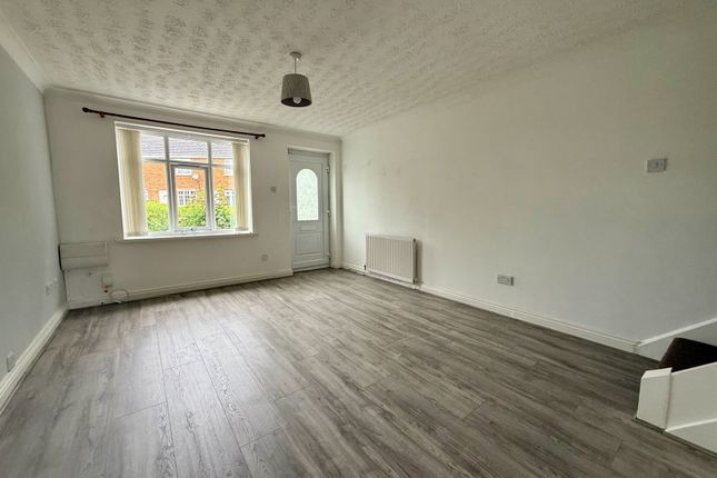 18, Weavers Rise, Dudley photo 3