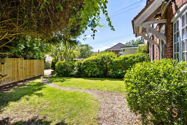 Semi-detached house for sale in Chesham Road, Wigginton, Tring
