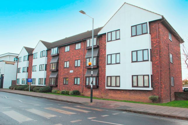 Thumbnail Flat to rent in Flat 6, Ospreys, 240 Leigh Road, Leigh-On-Sea