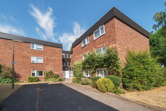 2-bed flat on 1, Mount Felix, Walton-On-Thames, £385,000