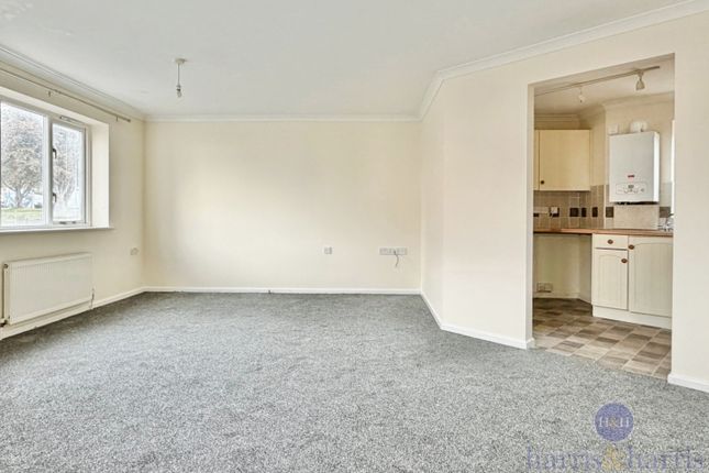 4, Otterton Mews, Axminster photo 2