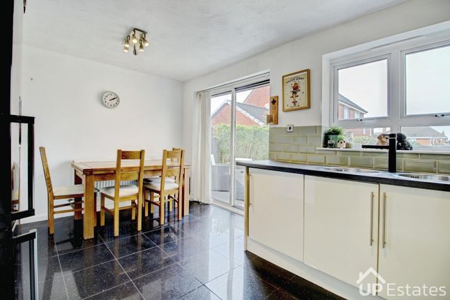 2, Kingsholm Close, Coventry photo 4