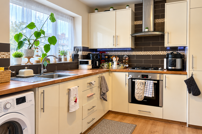 Flat 7, 45 Sunningfields Road, London photo 3