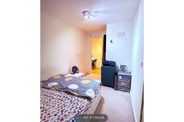 Flat, Hawthorn Court Herent Drive, Ilford photo 5