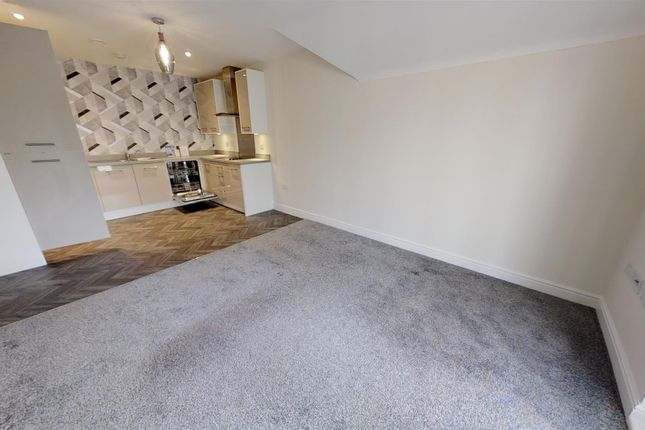Flat to rent in Baytree Court, Prestwich, Manchester