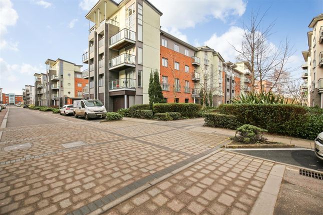 Flat for sale in Colombo Square, Worsdell Drive, Gateshead