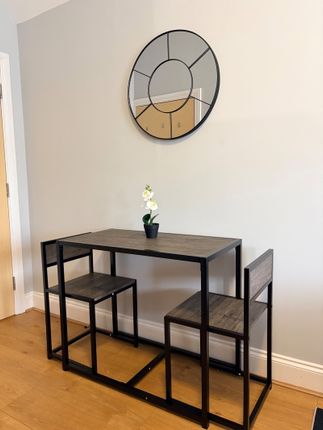 Flat 10 Parkview, 1-3 Ashdown Road, Epsom photo 4