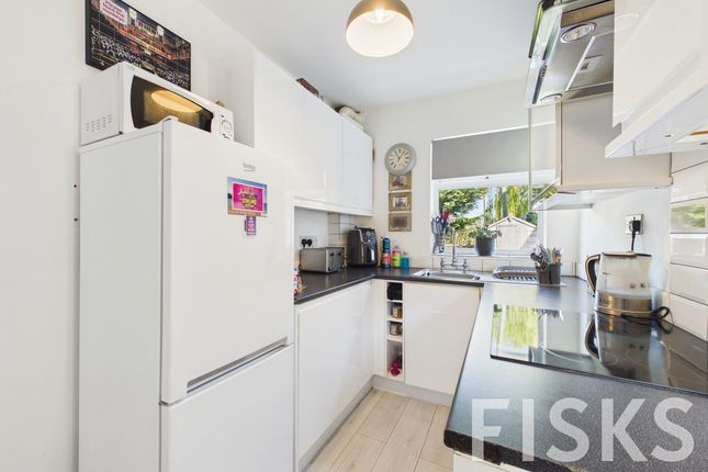 206, Thisselt Road, Canvey Island photo 3
