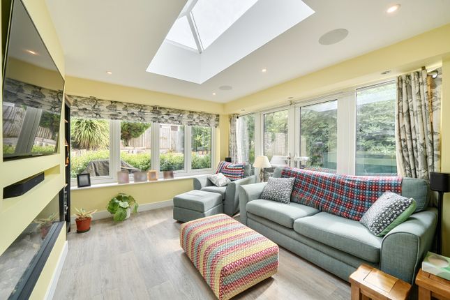 3, Firs Crescent, Winchester photo 4