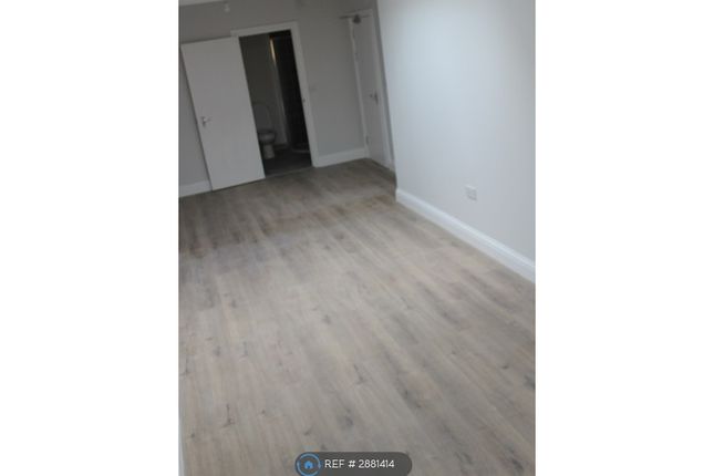 Roxy Avenue, Romford photo 5