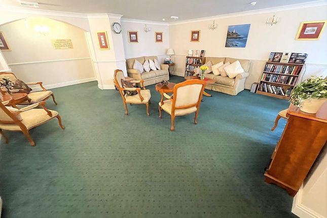 Flat for sale in Palmyra Court, West Cross, Swansea