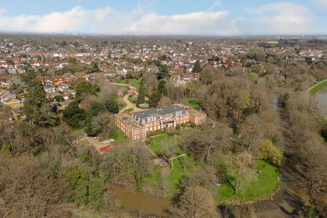 Flat for sale in Molesey Park Road, East Molesey