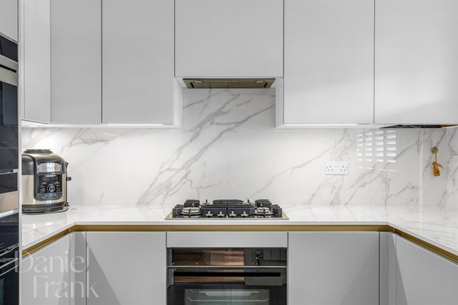 22A, Smarts Lane, Loughton photo 3