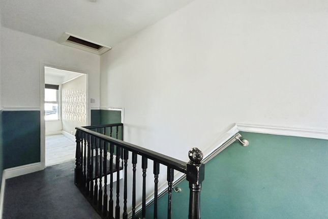 120, Clifton Street, Swindon photo 5