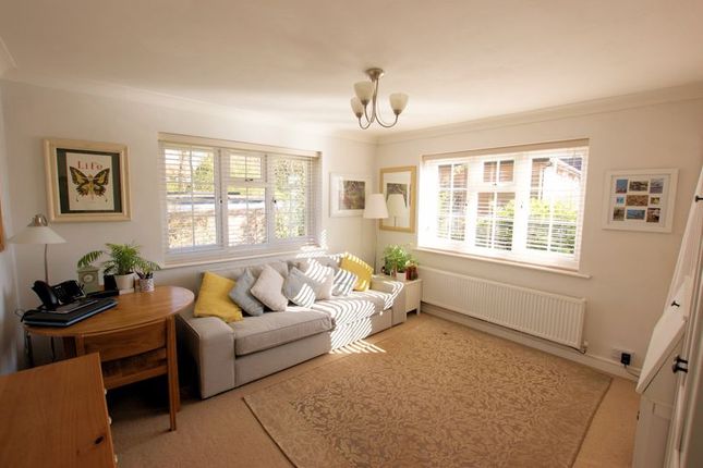 24, Justin Close, Fareham photo 2