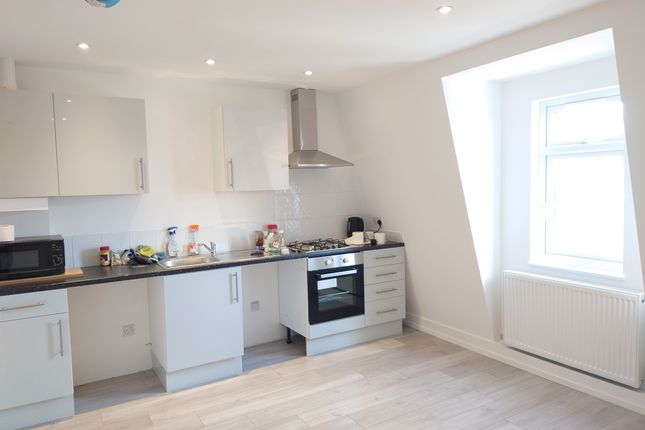 1-bed flat on 182C, Coulsdon Road, Caterham, £1,150/mo
