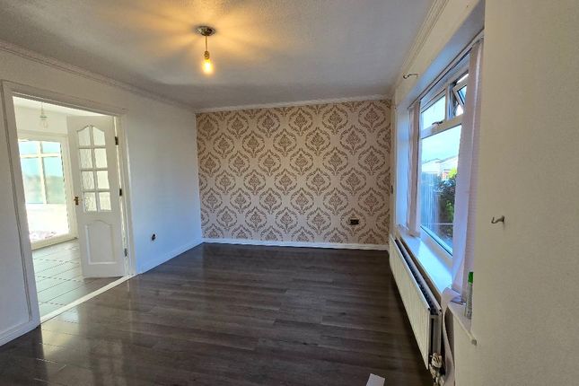 368 Denton Lane, Oldham photo 3
