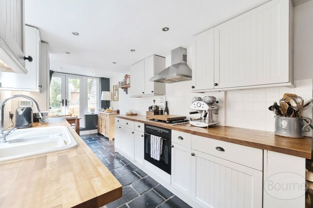 11, Middle Bourne Lane, Farnham photo 3