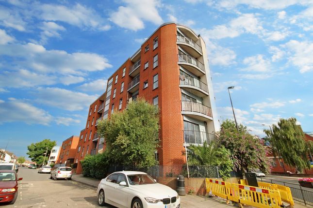 Thumbnail Flat for sale in Sunset House, Grant Road, Harrow, Middlesex