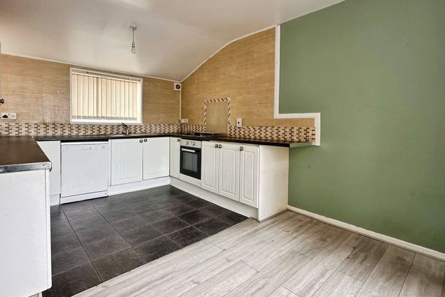4, Chilcombe Close, Leicester photo 3
