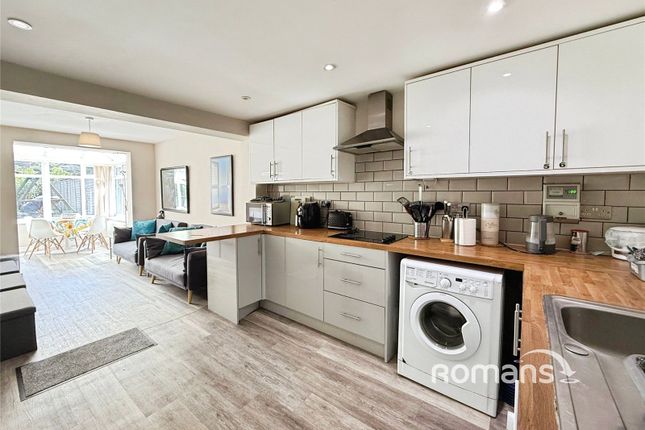 Room 7, 153, Chairborough Road, Buckinghamshire photo 2