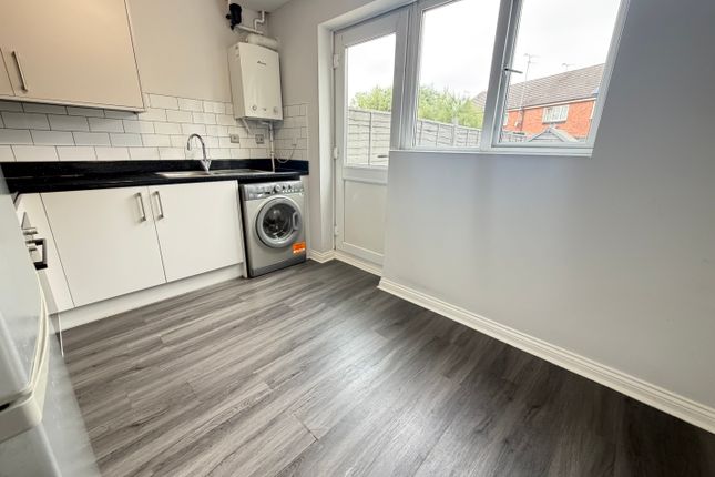 37, Thomson Close, RUGBY photo 4