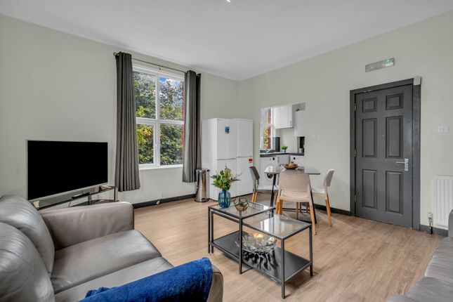 Flat 3, 15, HYDE PARK TERRACE, Leeds photo 2