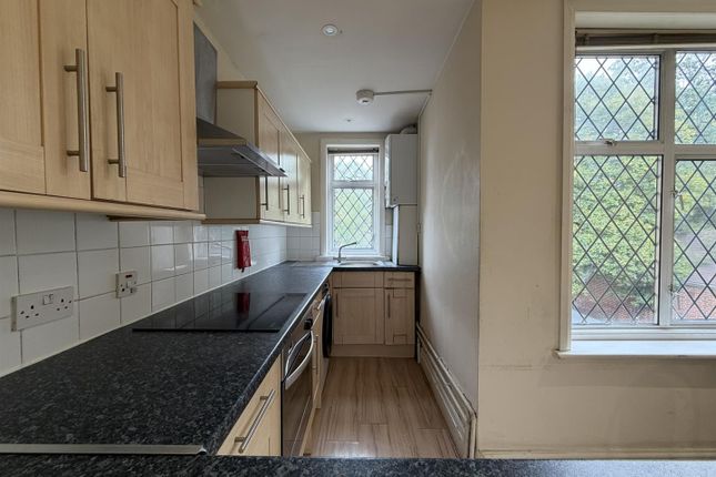 70B, Greyhound Hill, London photo 2