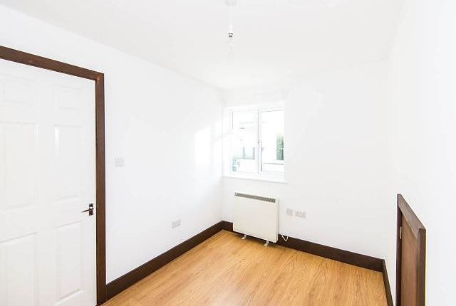 90 Shirley Road, Southampton photo 3