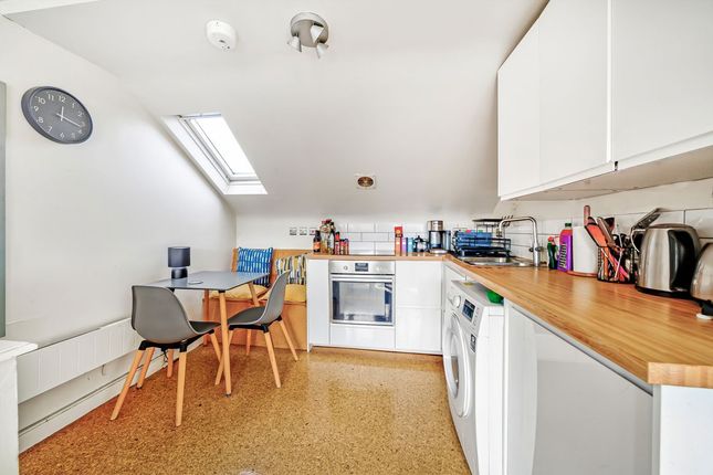 4c, Barratt Avenue, LONDON photo 2