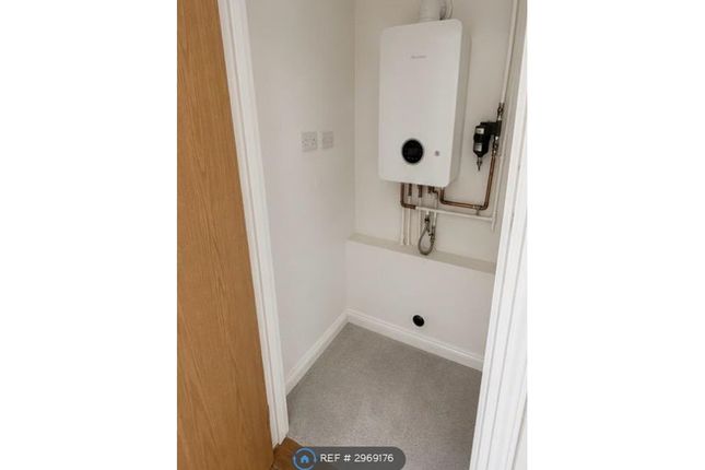 Flat, A Addison Road, Sarisbury Green, Southampton photo 4