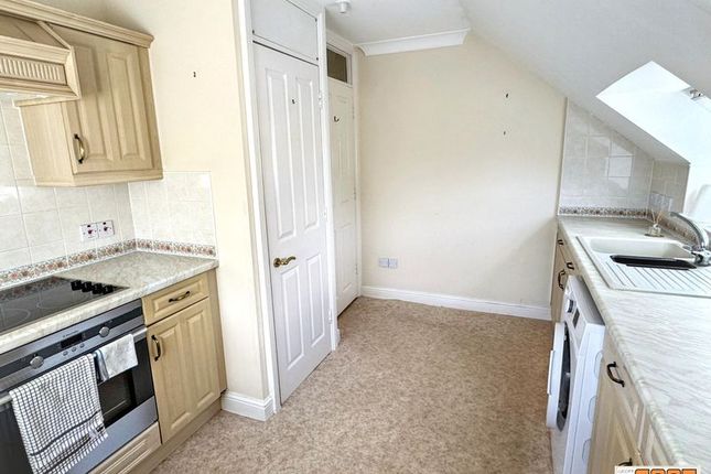 Flat 75 The Gatehouse Apartments, 354 Sea Front, Hayling Island photo 5