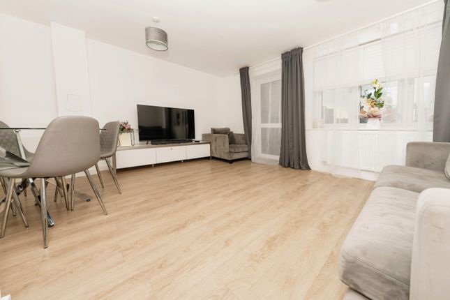 End terrace house for sale in Arundel Road, Luton, Bedfordshire