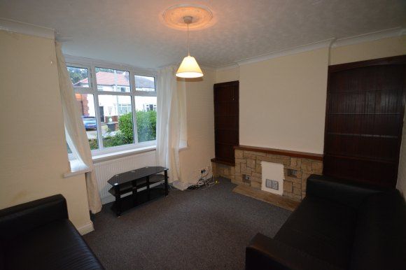 3-bed house on 8, Springbank Crescent, Leeds, £550/mo