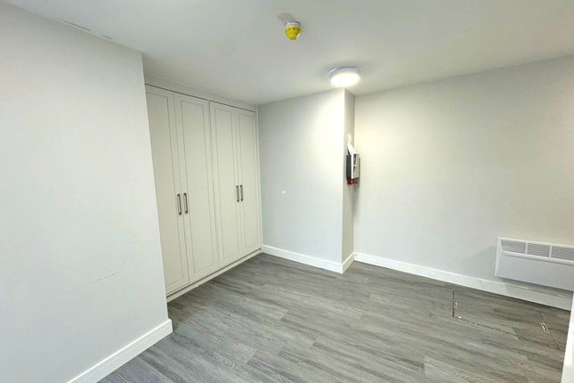 Flat 3 Cavendish House,, Cavendish Avenue, New Malden photo 4