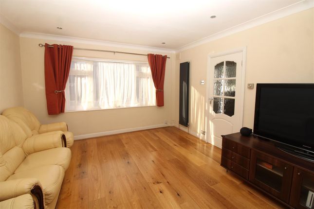 35,, Sherwood Avenue, Potters Bar photo 3