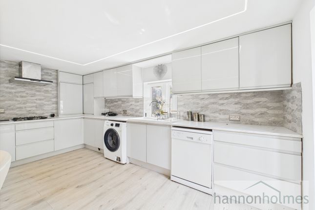 Cam05283G0-Pr0050-Still012