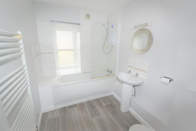 Flat 4, St Georges House, Cullompton photo 5